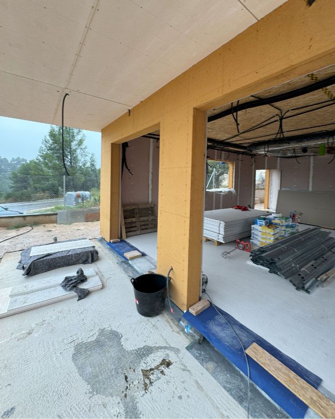 Trabajos de reforma interior y exterior de una villa cerca de Barcelona