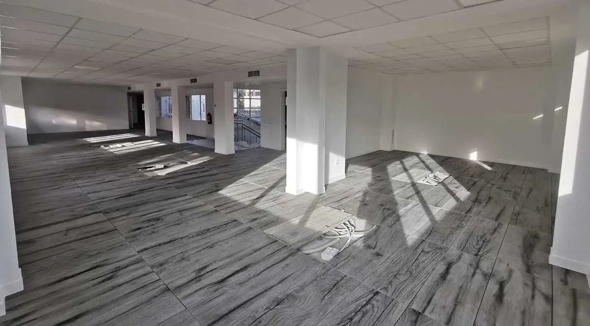 Finished porcelain flooring detail