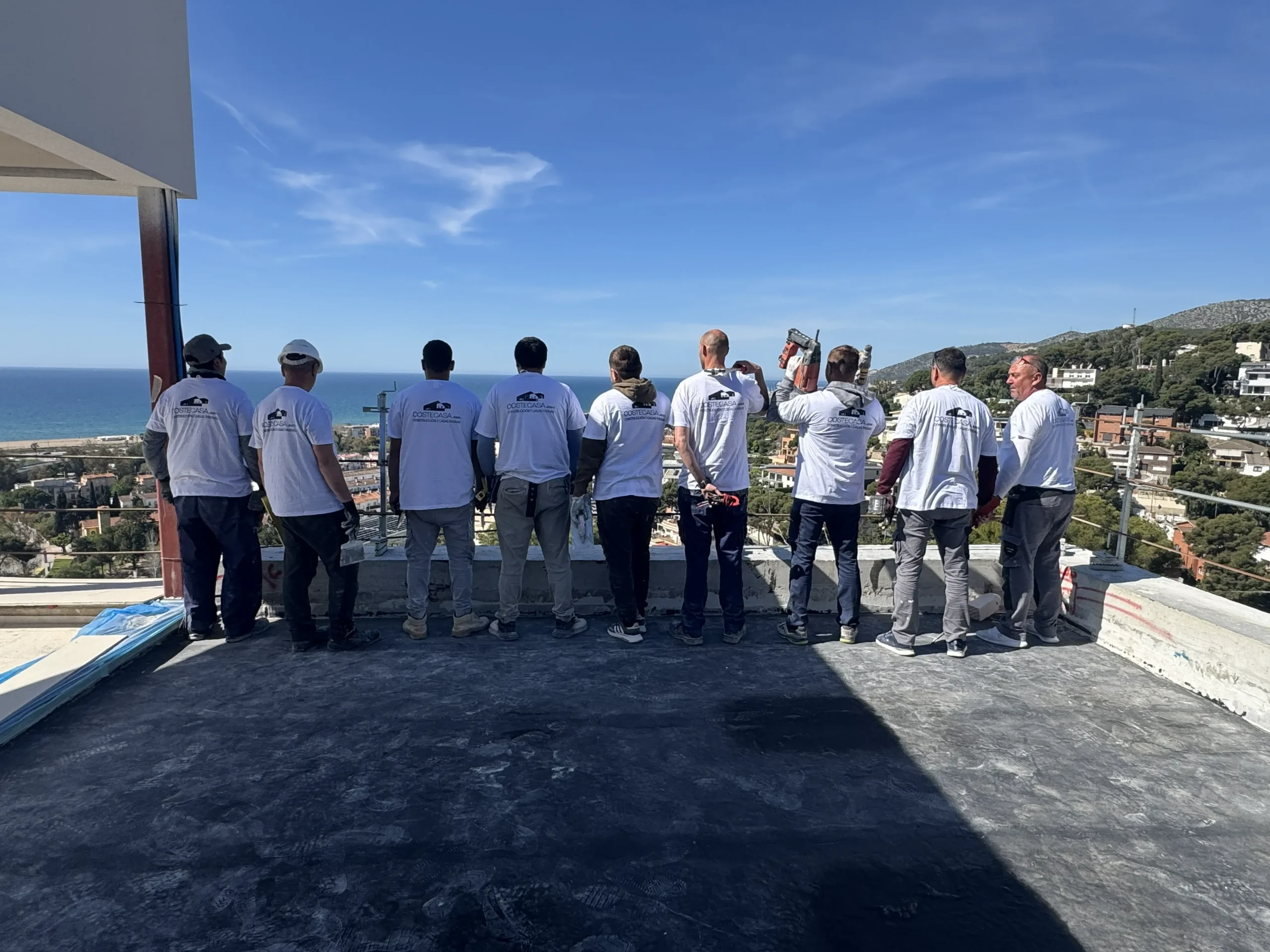 Equipo de Coste Casa trabajando en la reforma de la villa de Bellamar