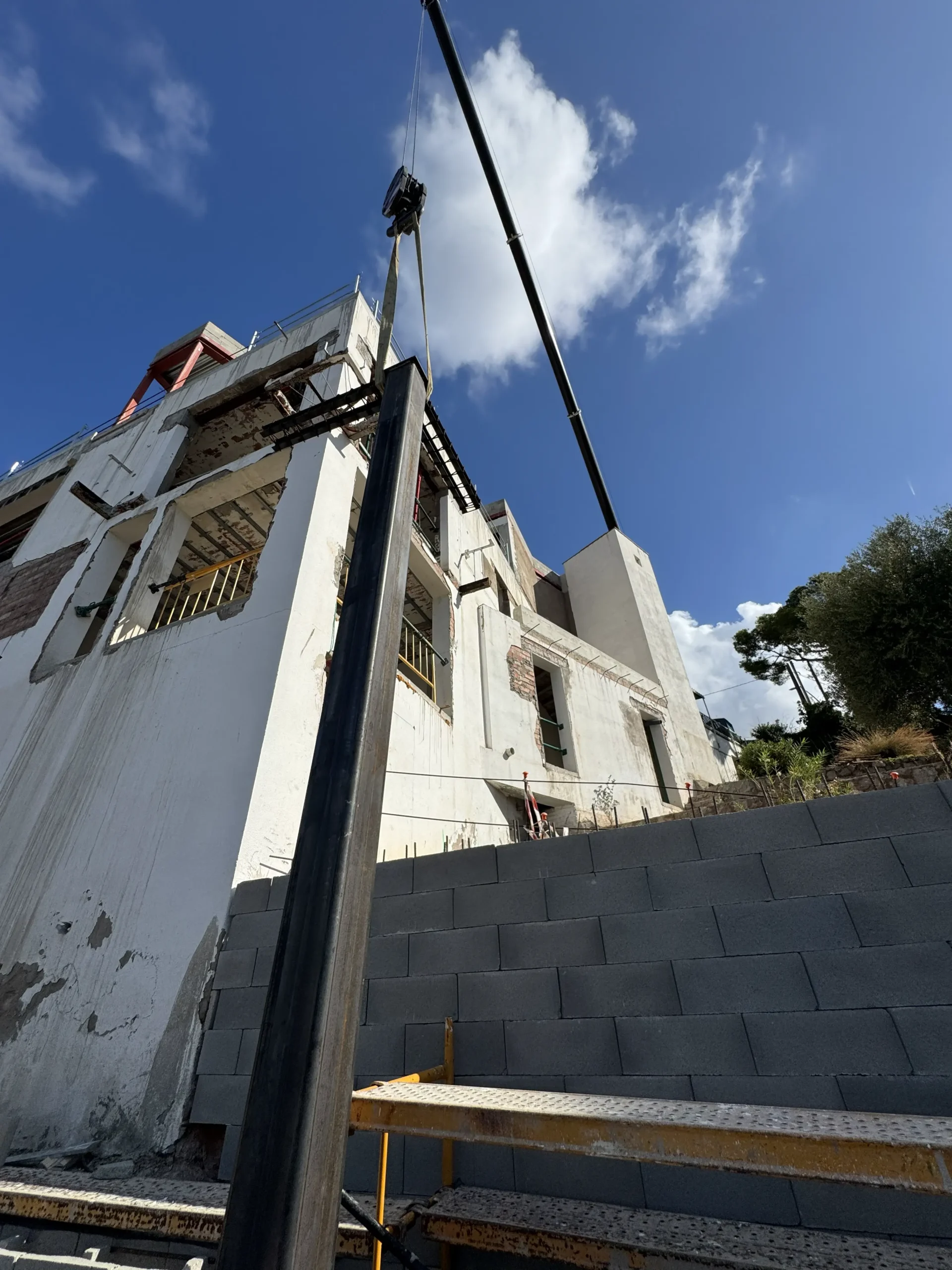 Heavy crane logistics coordinated for residential building works