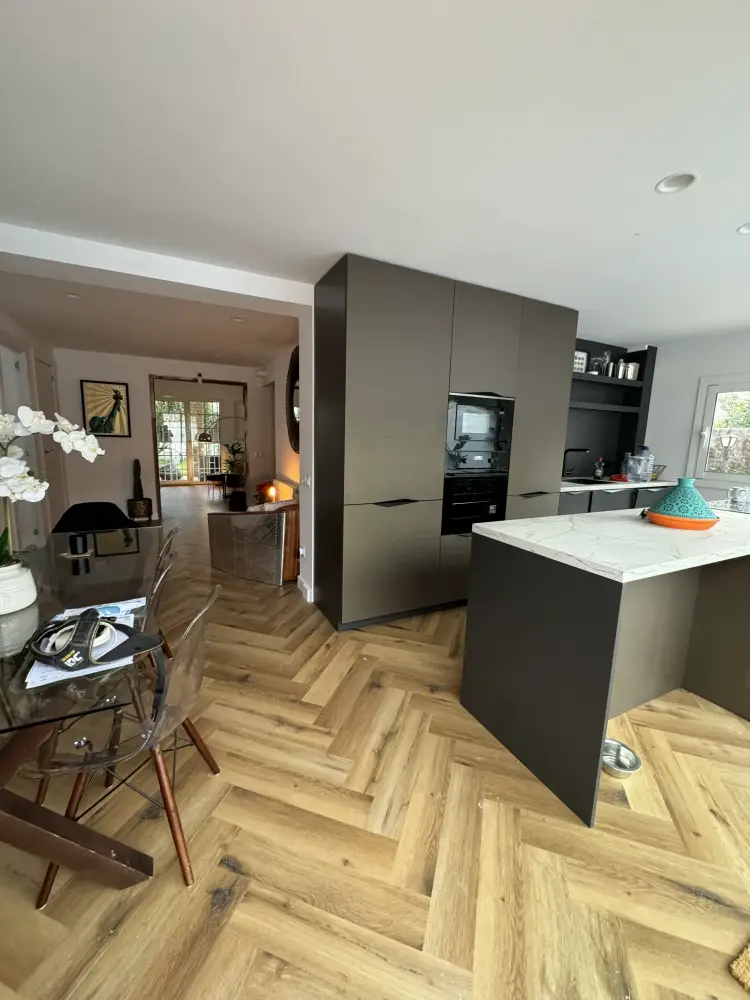 Clientes viviendo en su vivienda reformada en Rocamar