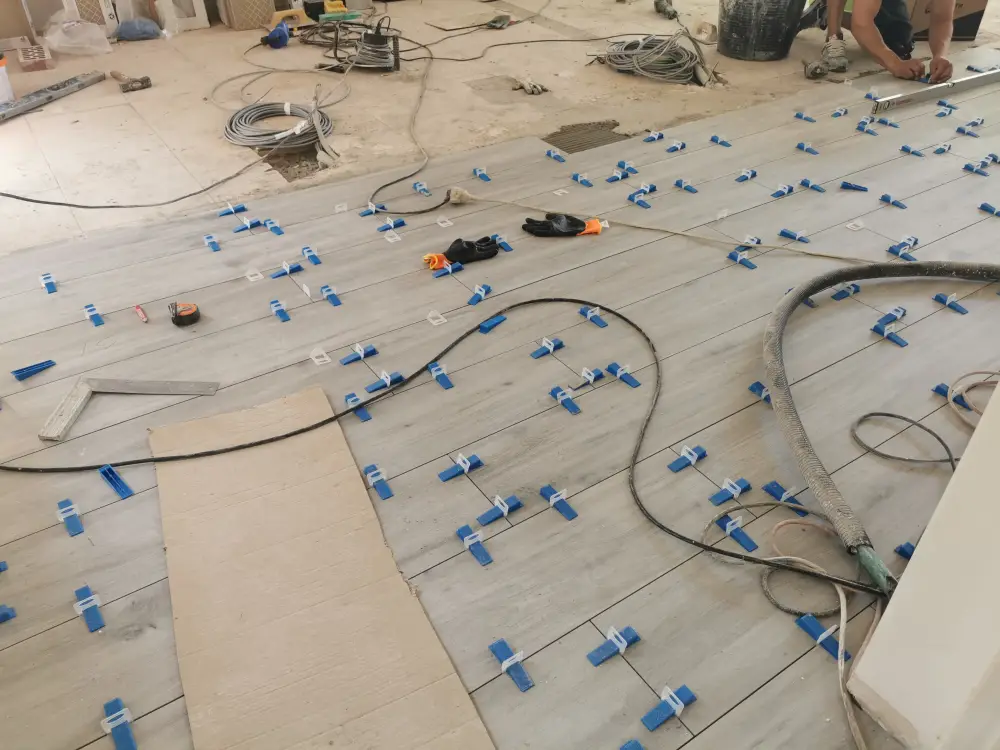 Pedralbes barcelona renovation – acabados interiores proceso suelos porcelanicos falso techo pladur 006