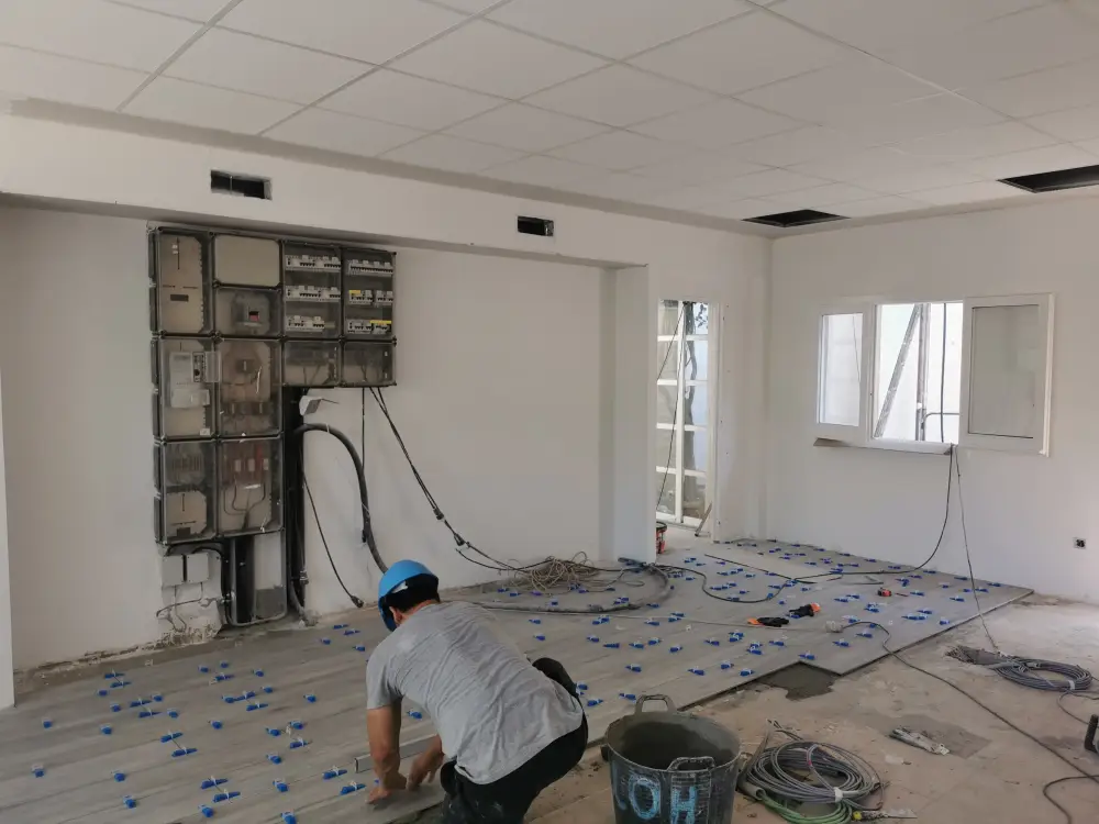 Pedralbes barcelona renovation – acabados interiores proceso suelos porcelanicos falso techo pladur 008