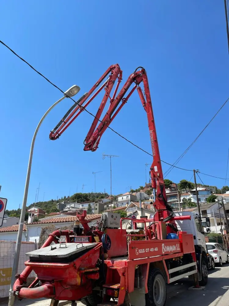 Special crane logistics managed for residential construction