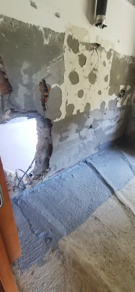 Demolition phase of a real renovation project in Quintmar